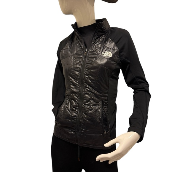 The North Face Women's Black Ski Jacket in great condtions. Soft, lightweight - Picture 3 of 16
